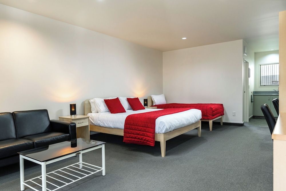 Jasmine Court Motel Luxury Studio, Jetted Tub 2