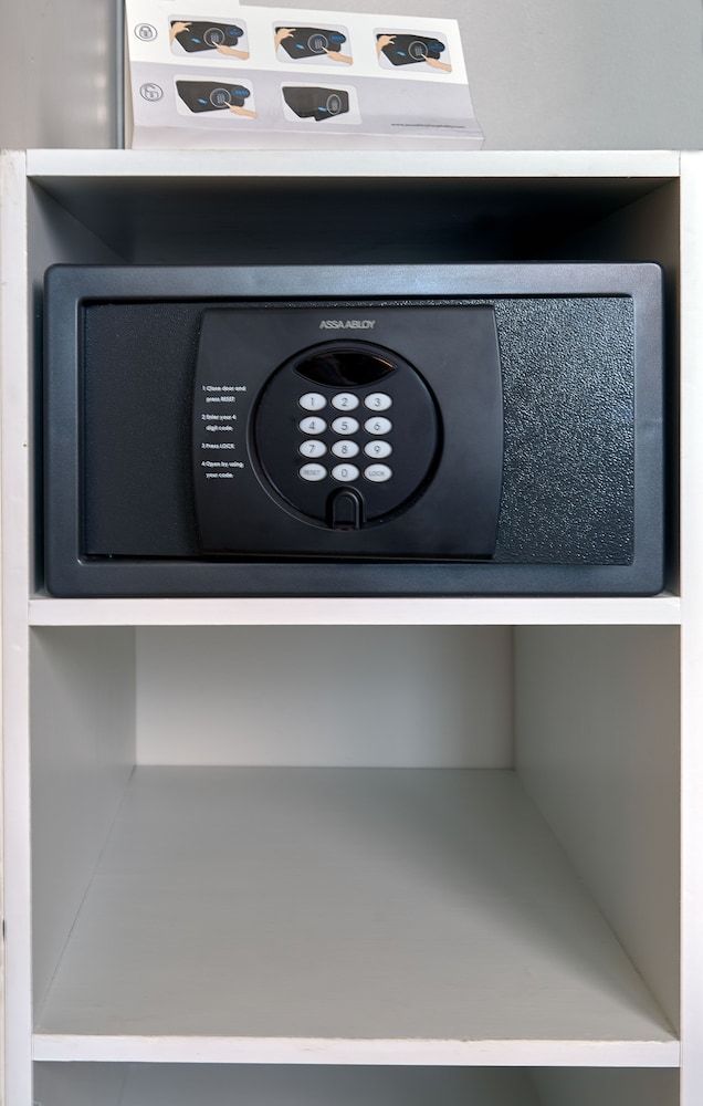 R Hotel Kingston Standard Deluxe Room with Kitchenette 4