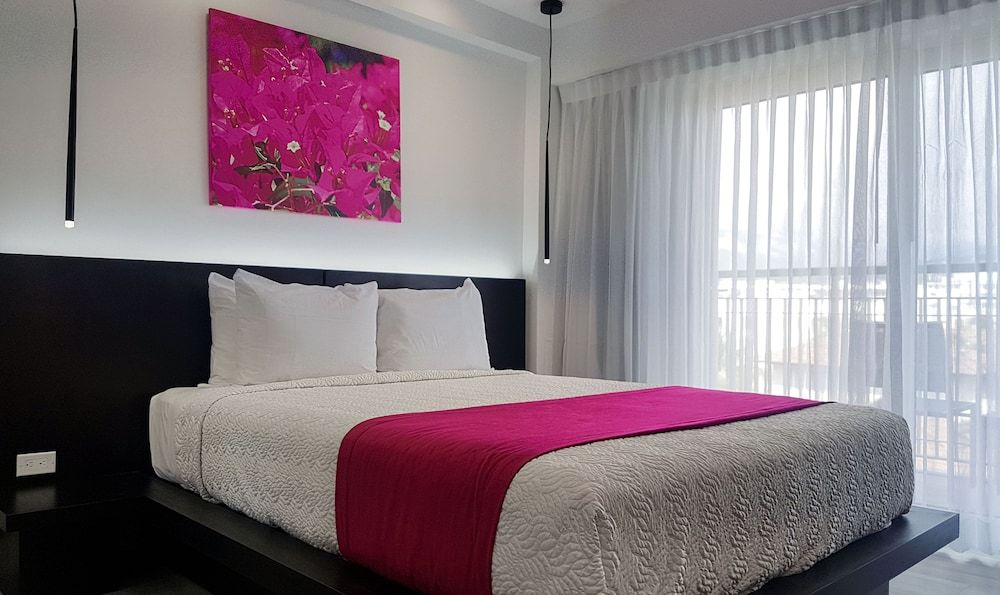 R Hotel Kingston Two Bedroom Penthouse Loft Suite with Balcony and Kitchenette 8