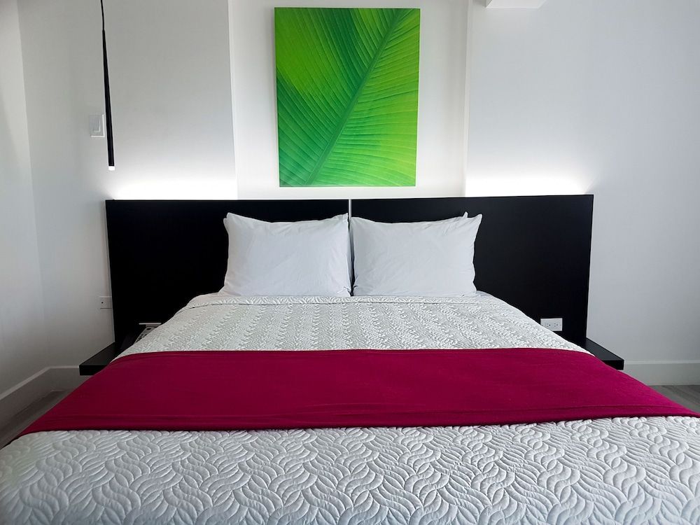 R Hotel Kingston Two Bedroom Penthouse Loft Suite with Balcony and Kitchenette 2