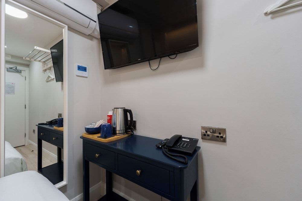 undefined The Temple Bar Lane 6