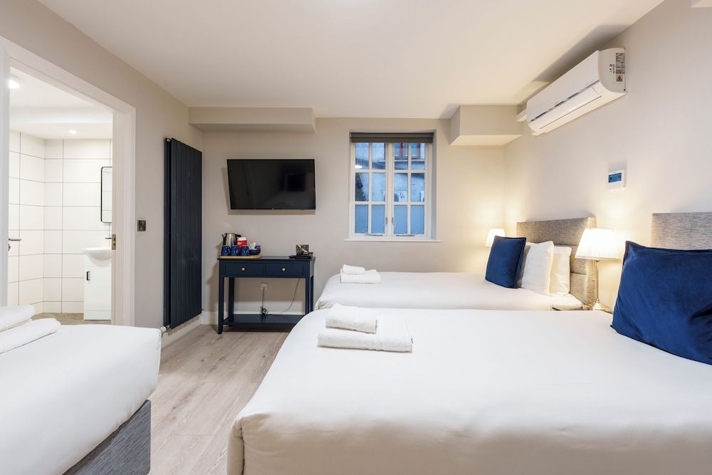 undefined The Temple Bar Lane 10