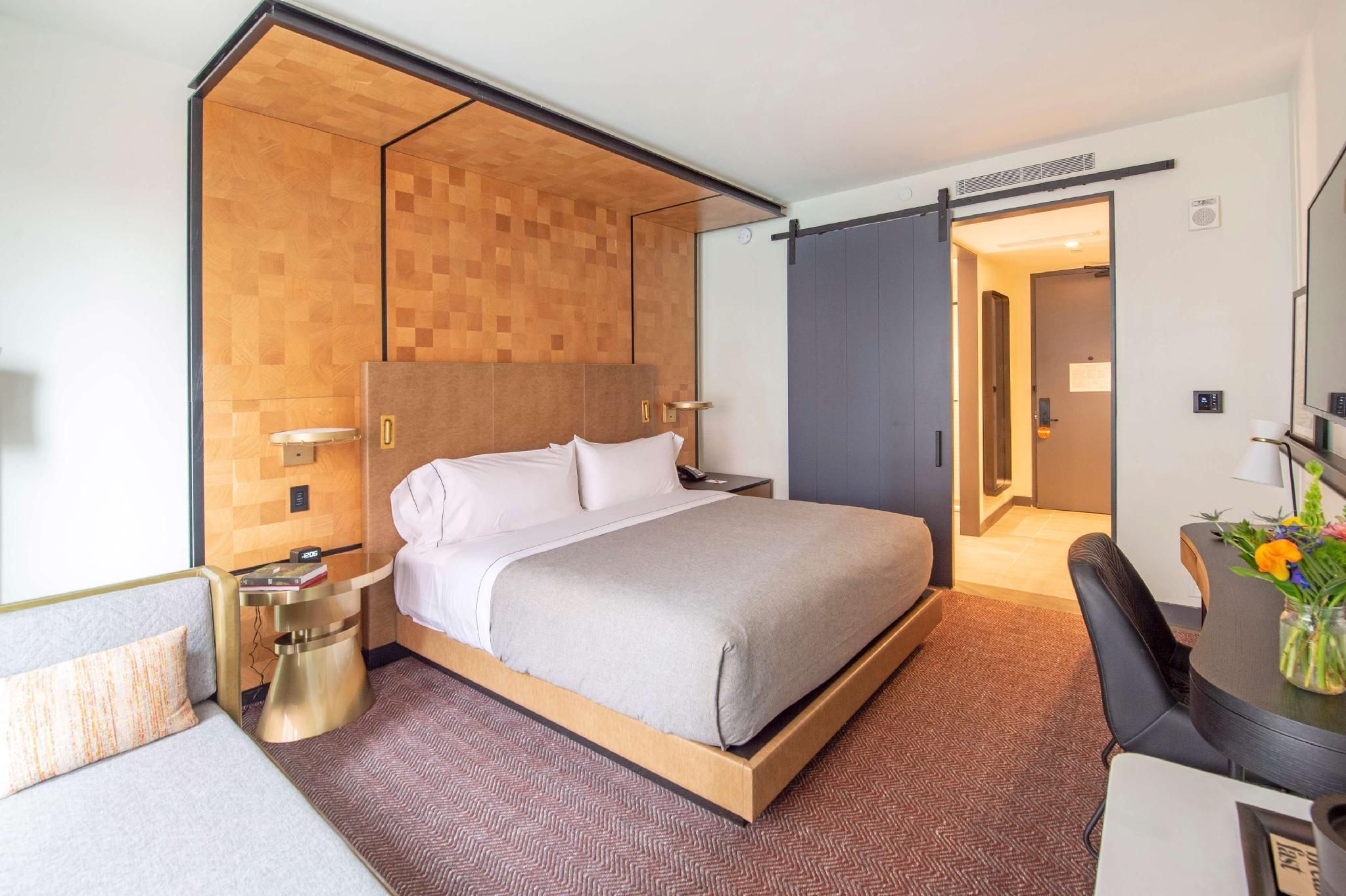 1 King Hearing Accessible