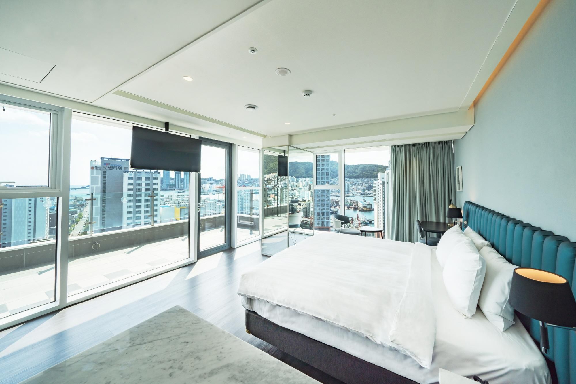 Corner Double City View, F&B KRW 10,000 Voucher PKG