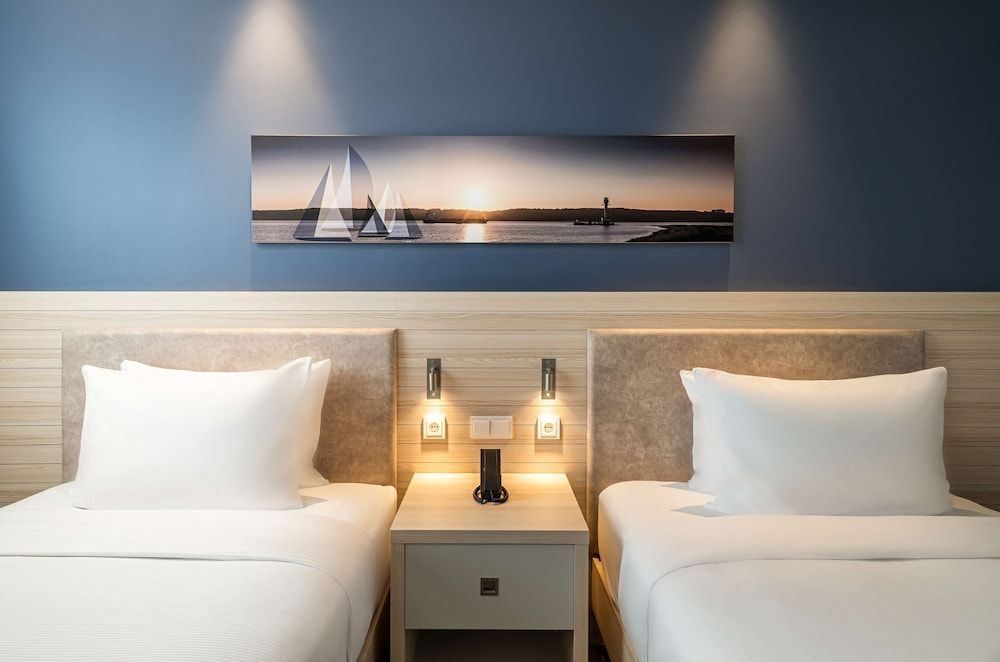 Room, 2 Twin Beds, City View