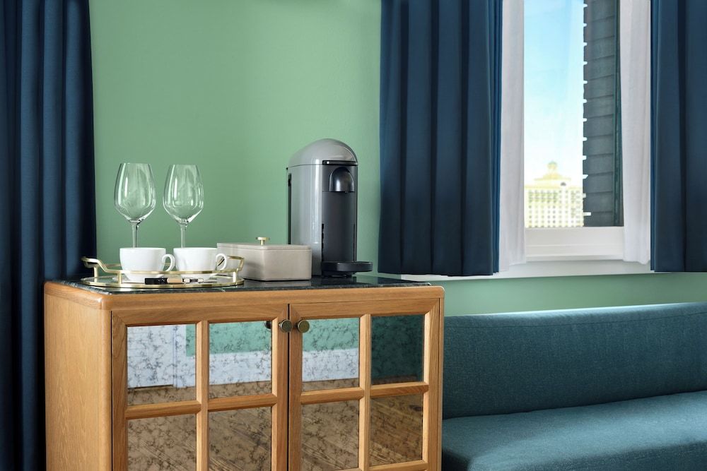 The Drayton Hotel Savannah, Curio Collection by Hilton Room, 2 Double Beds 4