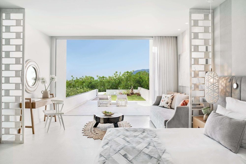 Junior Suite, Pool View (Deluxe, Private Garden)