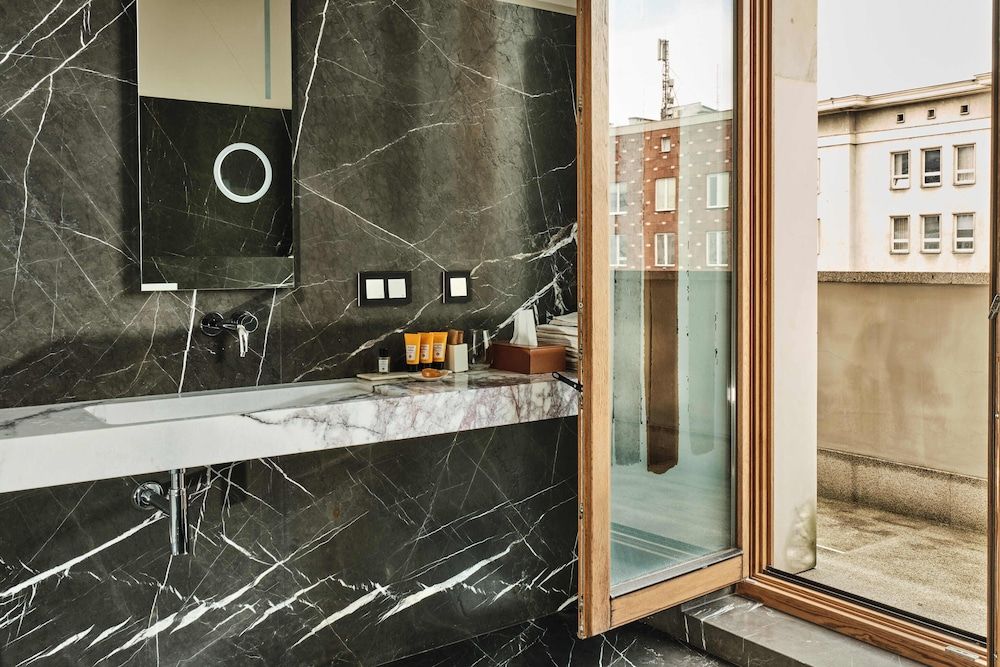 Suite, Balcony