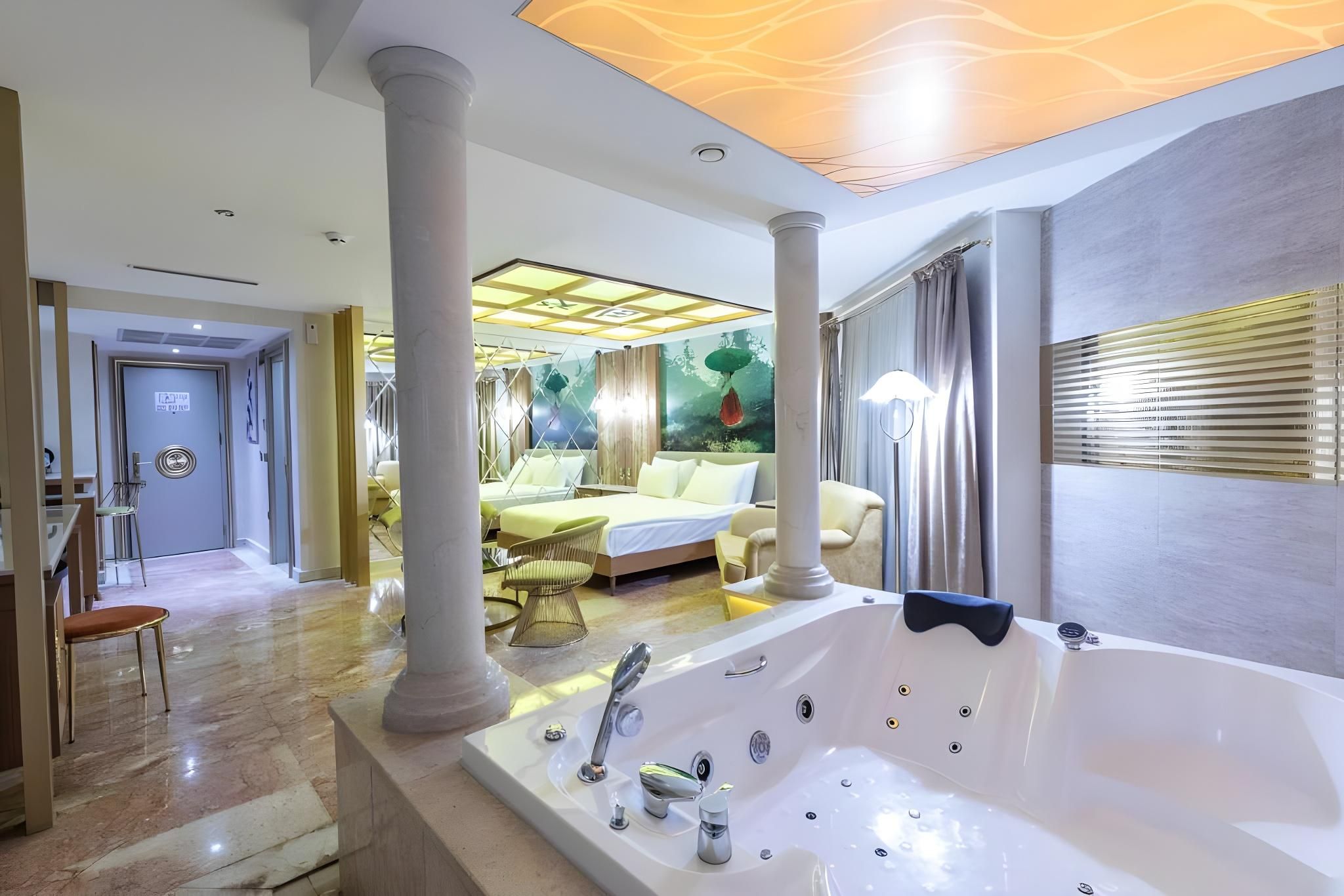 Premium Suite with Jet Pool