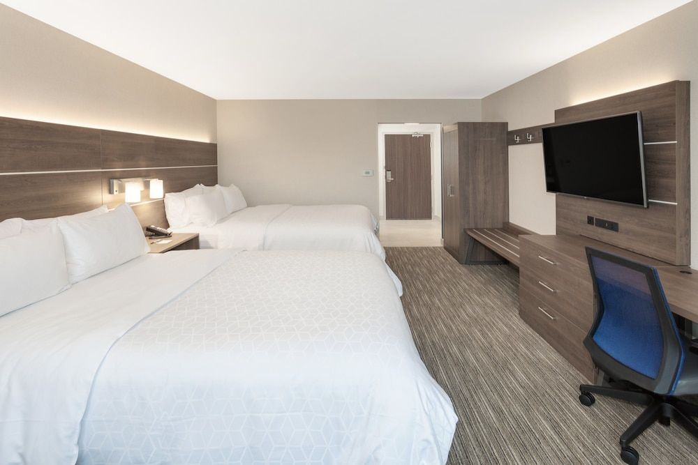 undefined Holiday Inn Express & Suites Downtown Ottawa East by IHG 3