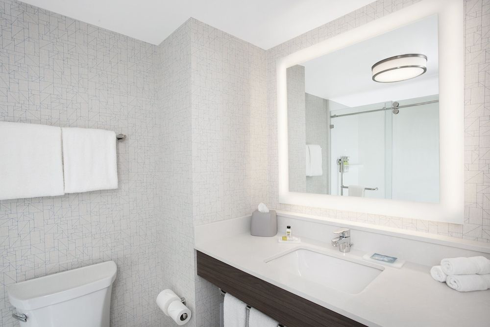 Holiday Inn Express & Suites Downtown Ottawa East by IHG Standard Room, 2 Queen Beds, Accessible 5