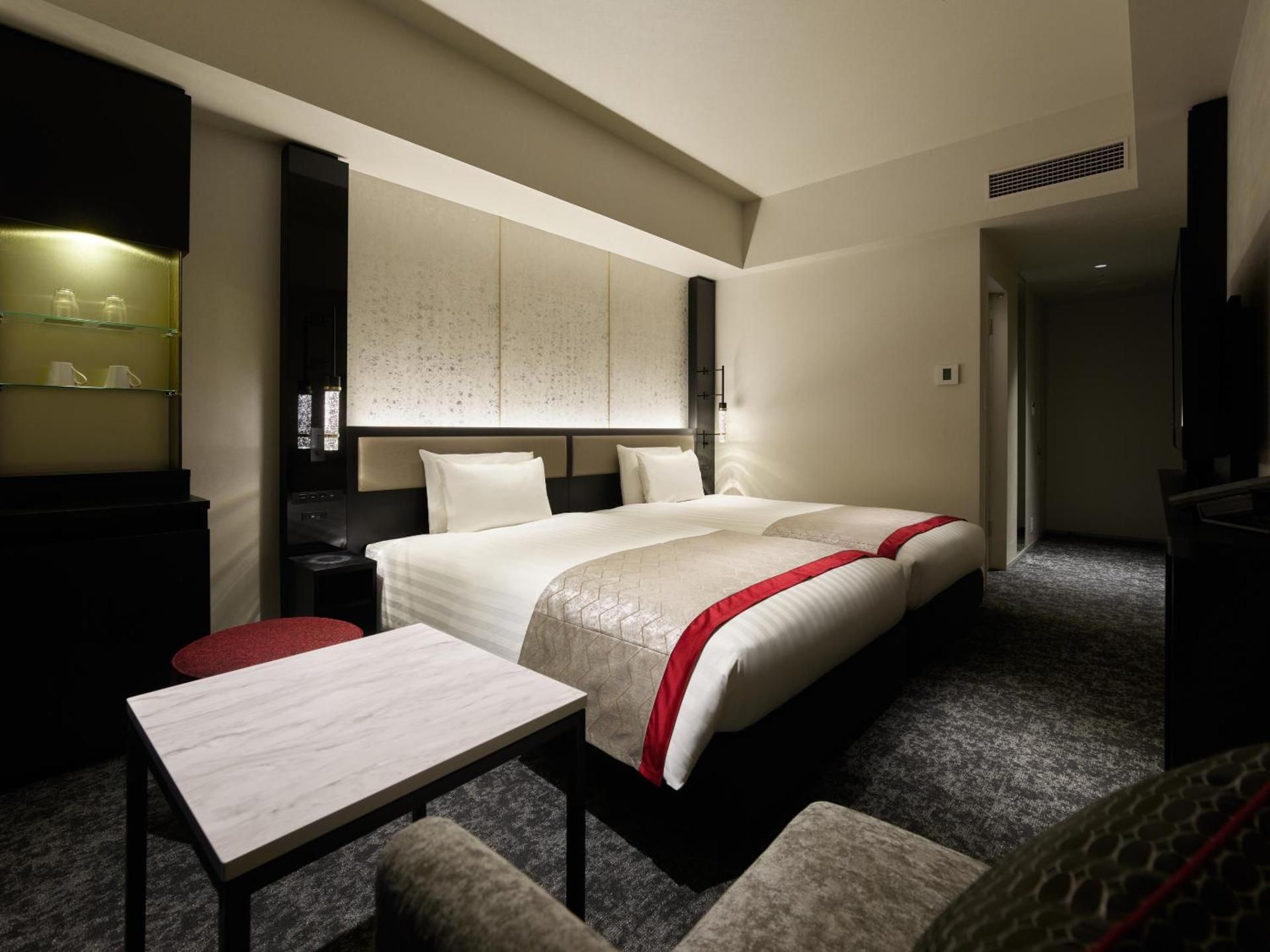Superior - 2 Beds with Bathtub