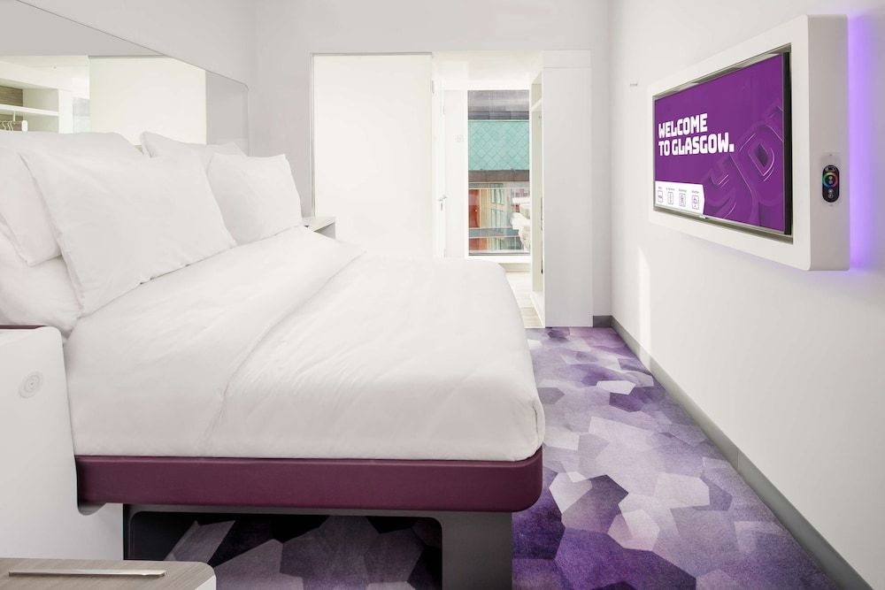 YOTEL Glasgow Premium Queen 4