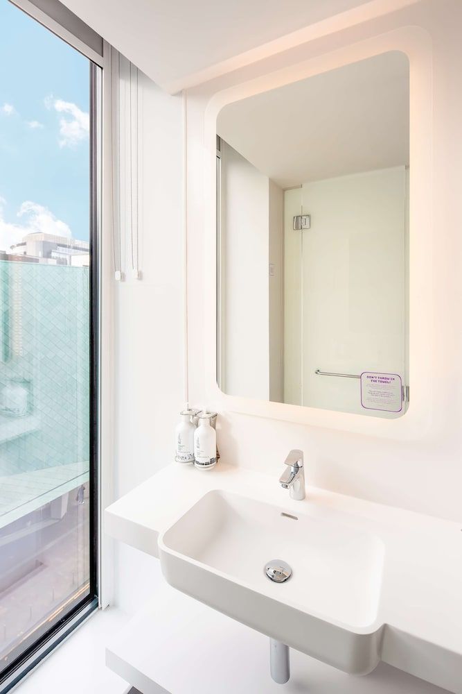 undefined YOTEL Glasgow 9