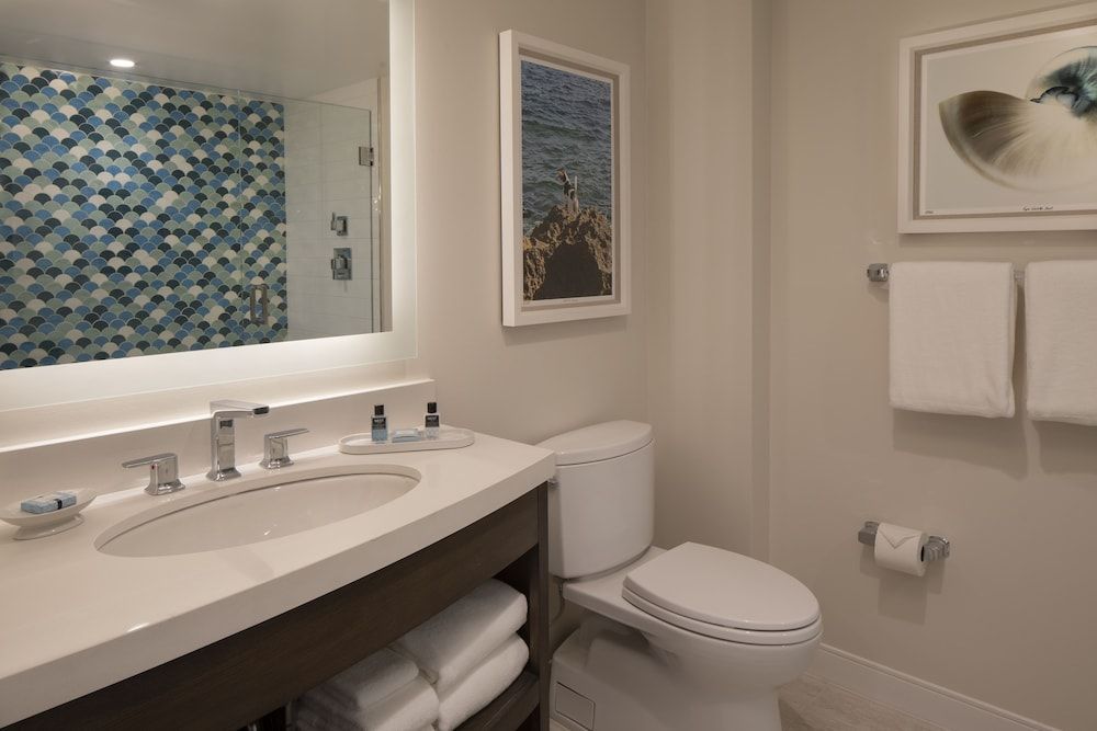 The Laureate Key West Deluxe Suite, 1 King Bed with Sofa bed, Ocean View 6