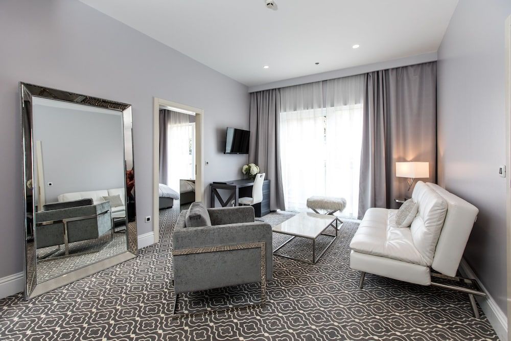 undefined Royal Palm Hotel 5
