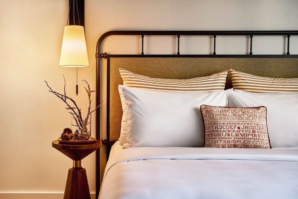 Room, 1 King Bed, Corner