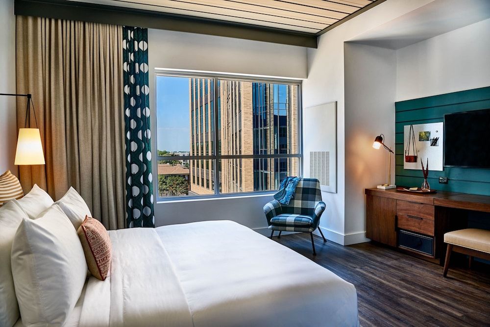 Room, 1 King Bed (Mobility/Hearing Accessible, Tub)