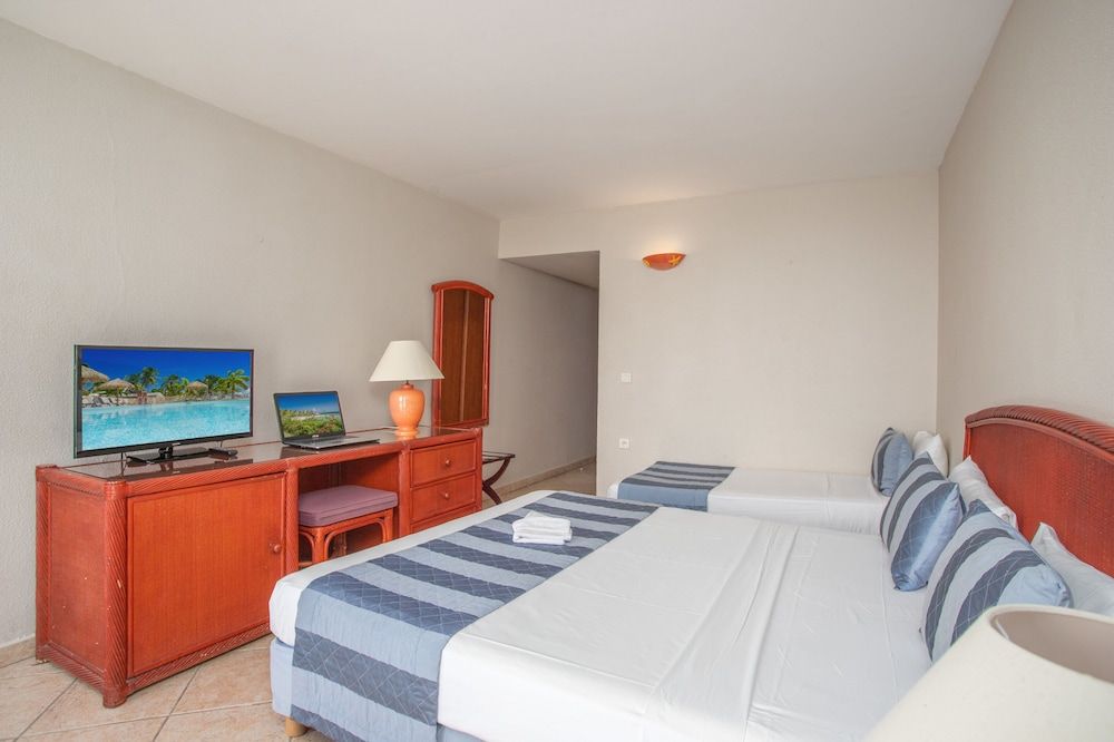 Zenitude Hôtel-Résidences le Salako Superior Triple Room 5