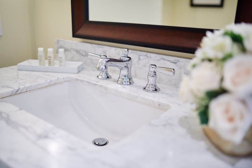 Hotel Settles Premium Room, 1 King Bed with Sofa bed, Non Smoking, Bathtub 3