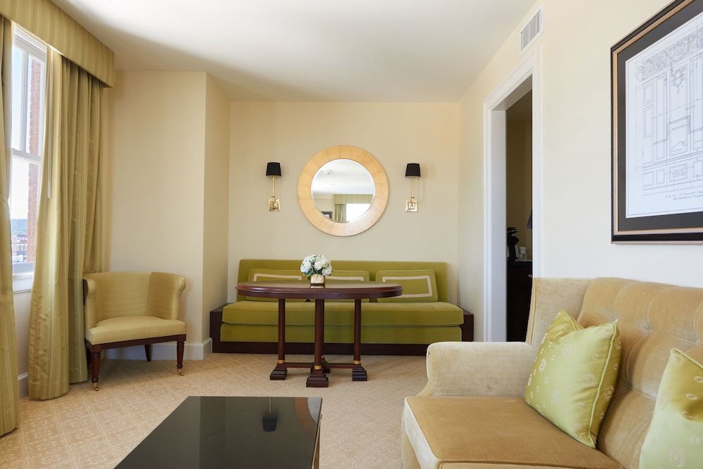 Hotel Settles Premium Room, 1 King Bed with Sofa bed, Non Smoking, Bathtub 5