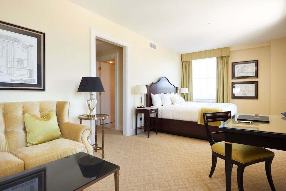 Hotel Settles Premium Room, 1 King Bed with Sofa bed, Non Smoking, Bathtub