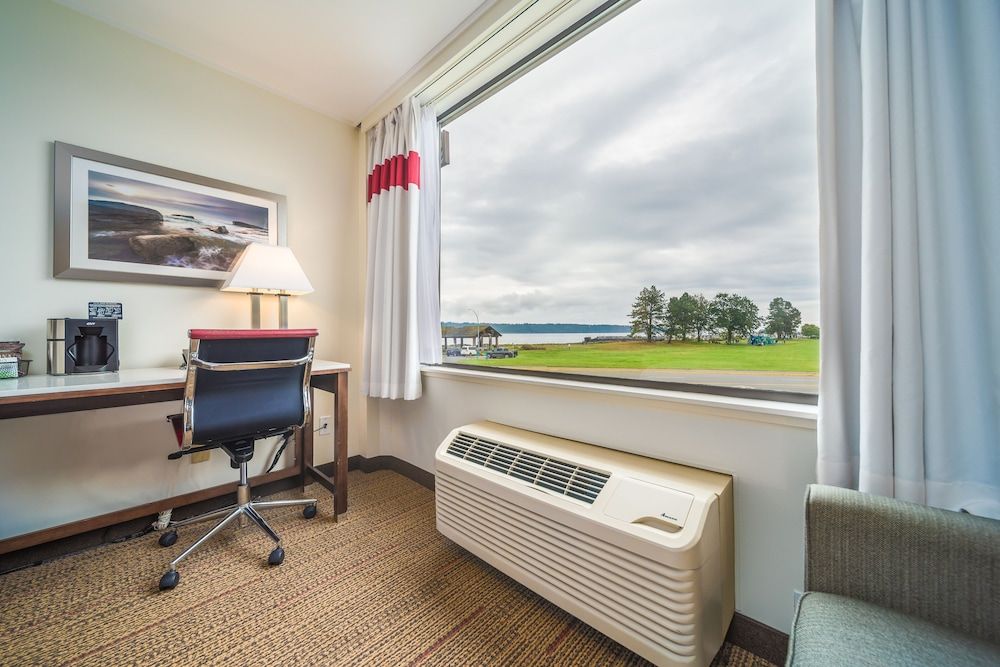 Coast Discovery Inn Comfort Room, 1 Queen Bed (Coast Queen Marine Wing) 5