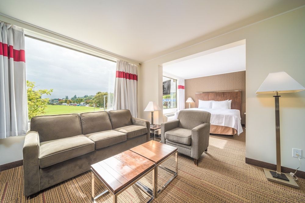 Premium Studio Suite, King and Sofa Bed, Partial Ocean View, Jetted Tub