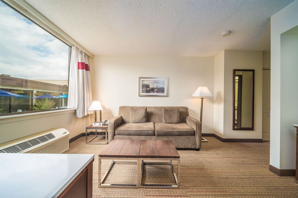 Coast Discovery Inn Junior Room, 1 Queen Bed with Sofa bed 4