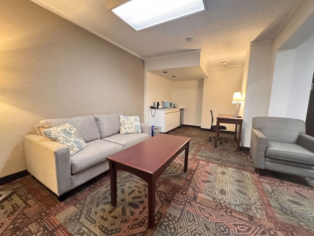 Coast Discovery Inn Junior Room, 1 Queen Bed with Sofa bed 3