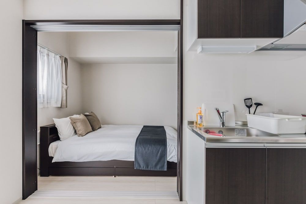 BON Condominium Umeda Superior Double Room 3