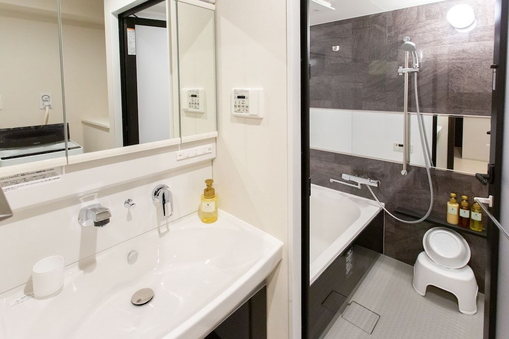 BON Condominium Umeda Superior Double Room 10