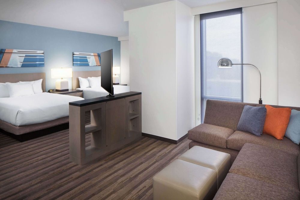 Studio Suite (2 Queenbed & 1 Sofabed)