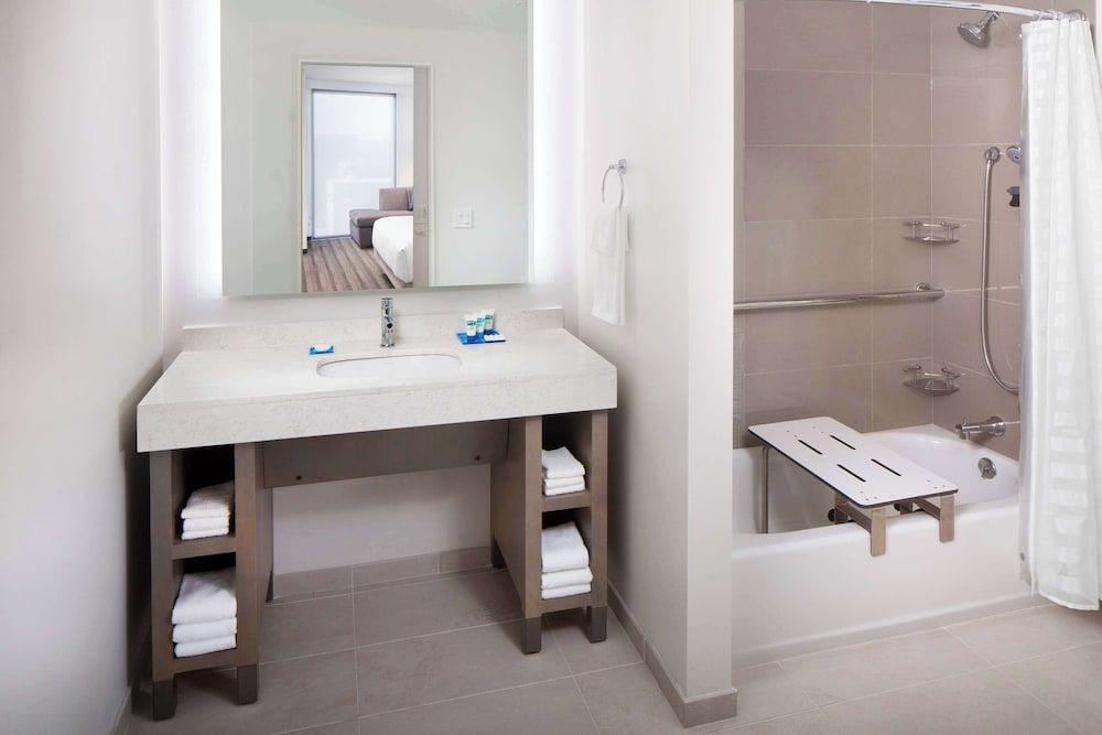 Studio Suite, Accessible, Bathtub (2 Queenbed & 1 Sofabed)