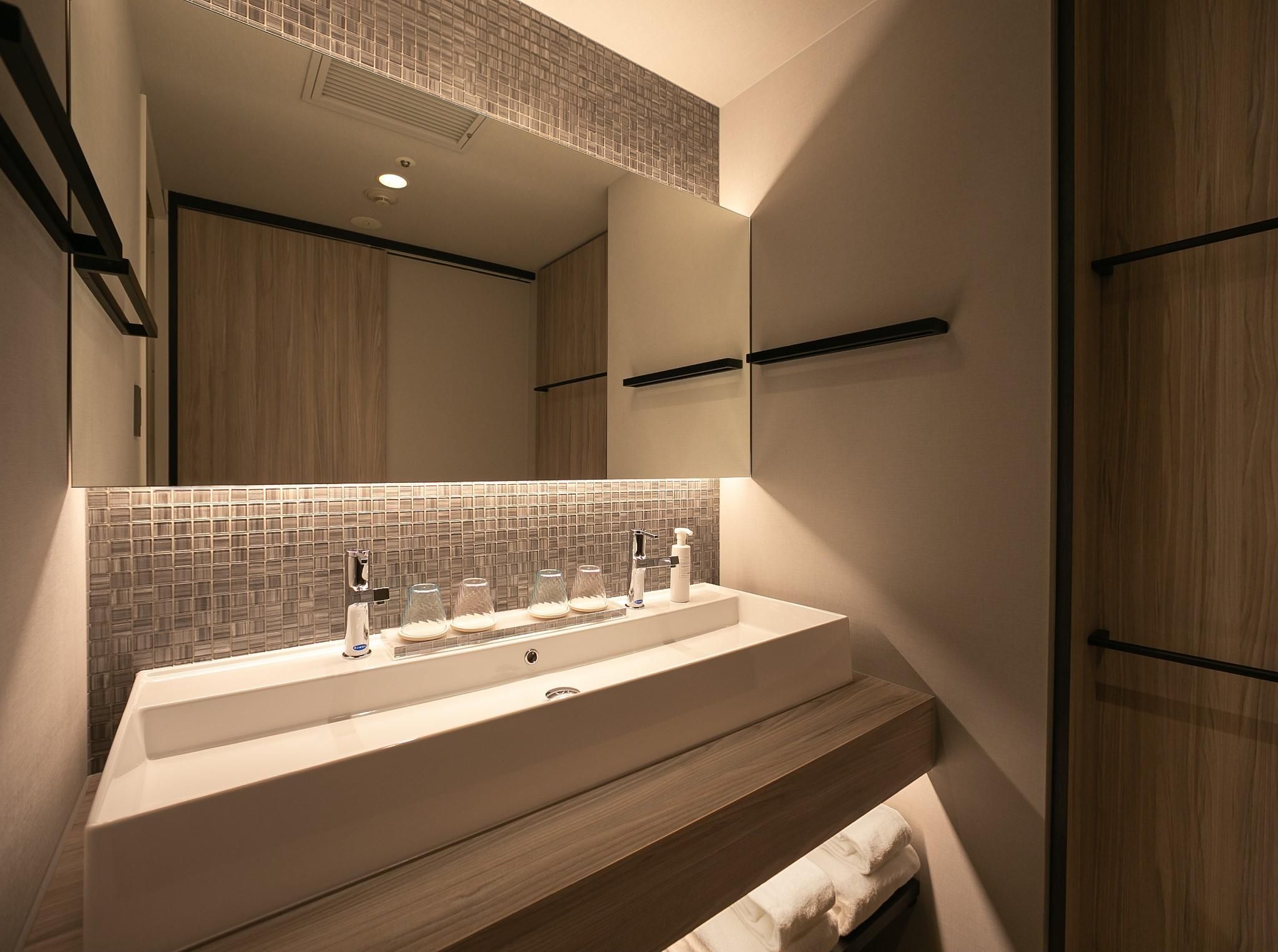 Premier Twin Room for 4 People - Non-Smoking