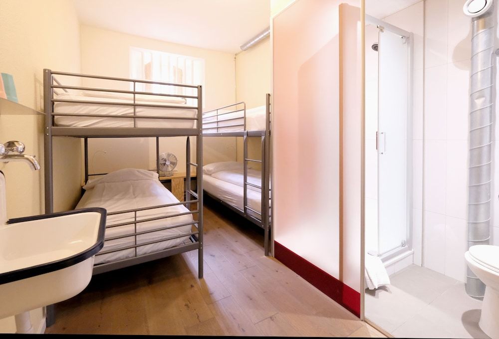 undefined Barabas - Hostel 10