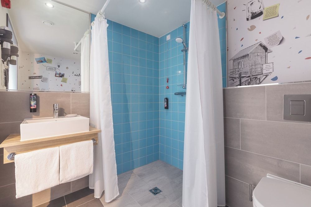 undefined Holiday Inn - the niu, Yen Hamburg City by IHG 4