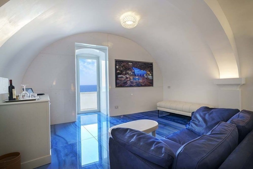 Grotta Palazzese Luxury Studio Suite 2