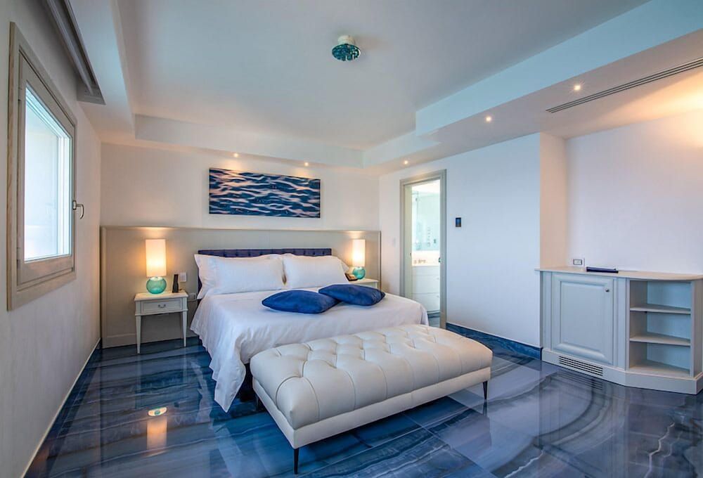 Grotta Palazzese Deluxe Room 2