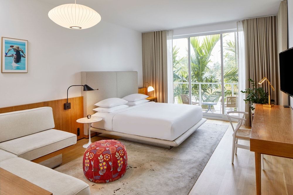 Deluxe Room, 1 King Bed, Non Smoking, Balcony
