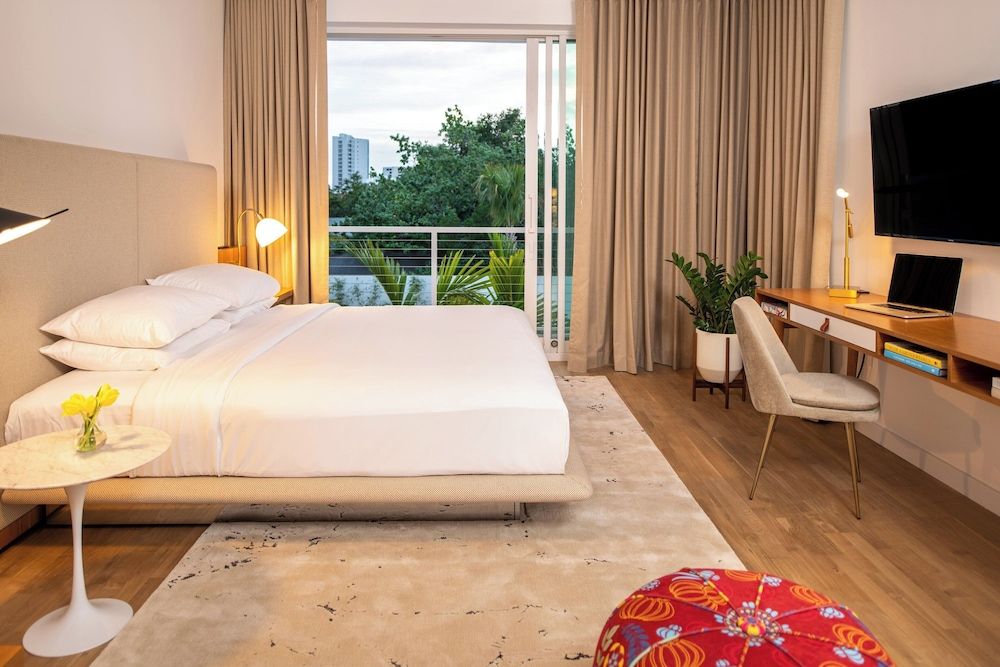 Deluxe Room, 1 King Bed, Non Smoking, Balcony