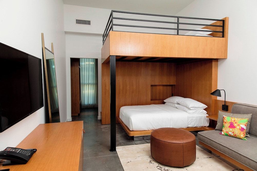 Loft, 2 Queen Beds, Non Smoking, Poolside
