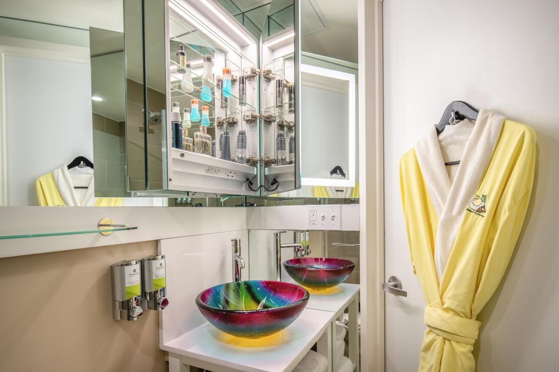 undefined Staypineapple, An Artful Hotel, Midtown 4