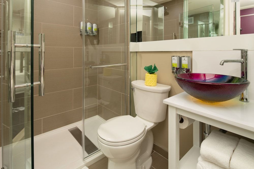 Staypineapple, An Artful Hotel, Midtown Room, 2 Twin Beds (Persona) 3