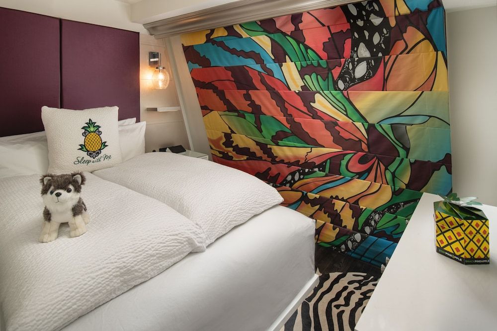 Room, 1 Queen Bed (Persona)