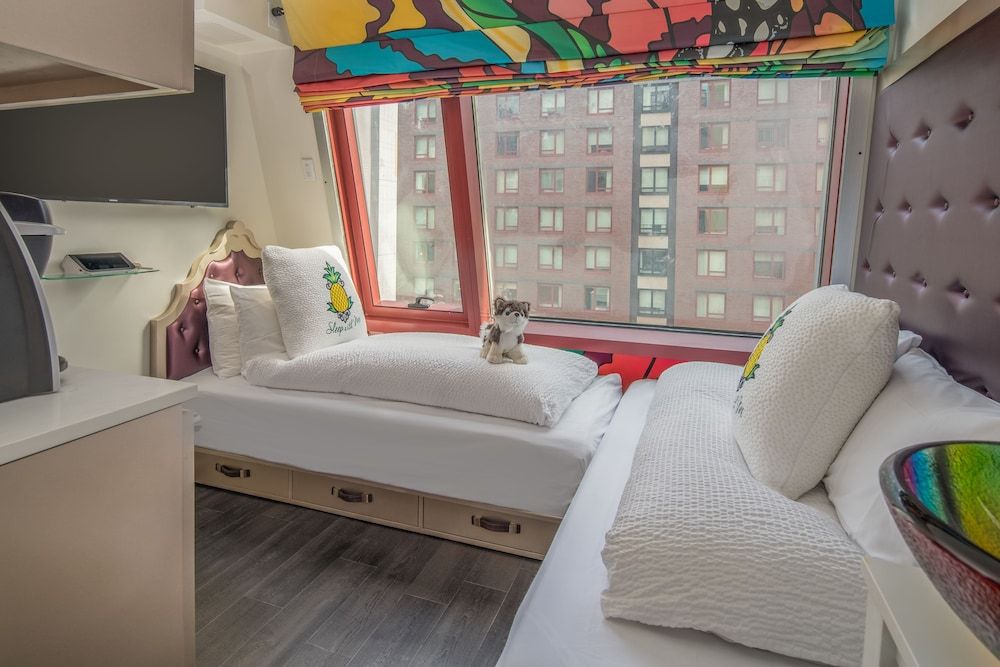 Staypineapple, An Artful Hotel, Midtown Room, 2 Twin Beds (Persona) 2