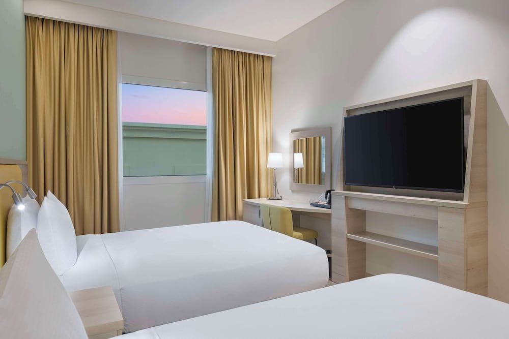 Hampton by Hilton Doha Old Town Twin Room, 2 Twin Beds 3