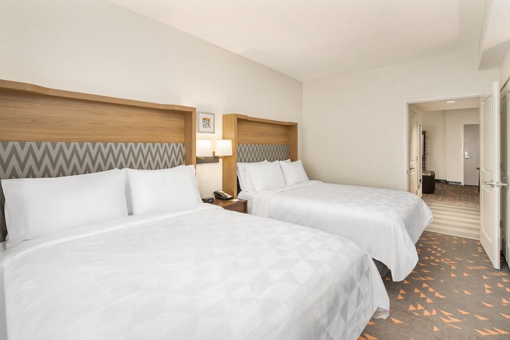 Holiday Inn & Suites Orlando I-Drive Theme Parks by IHG Standard Room, 2 Queen Beds, Accessible (Mobility, Roll-In Shower)