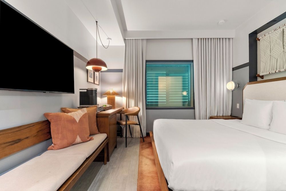 The Daydrift King Suite 3