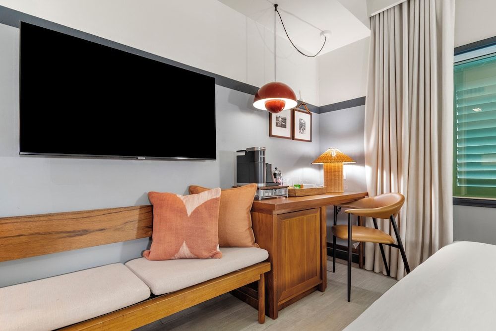 The Daydrift King Suite 5